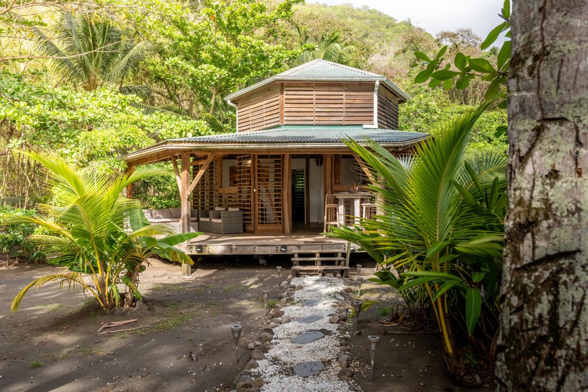 3-hebergement-sud-caraibe-anses-d-arlet-anse-noire-proche-plage 1